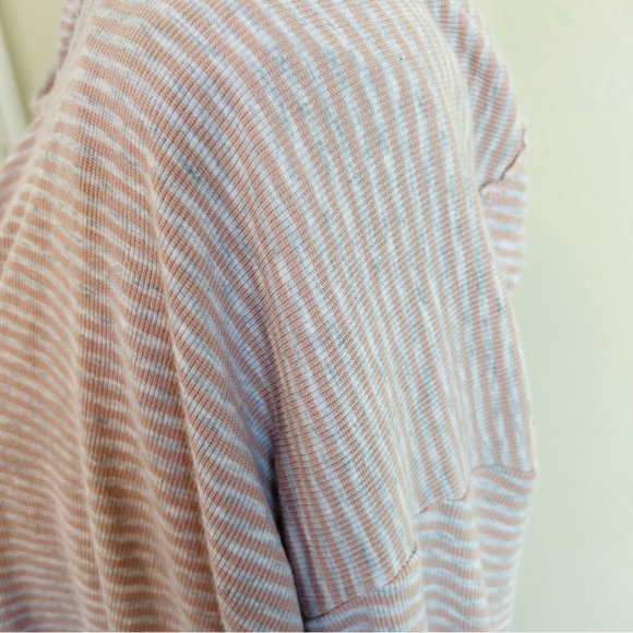 Market & Spruce Pink Marble Striped V-Neck Loose Fit Long Sleeve Tee Blouse - Picture 6 of 8